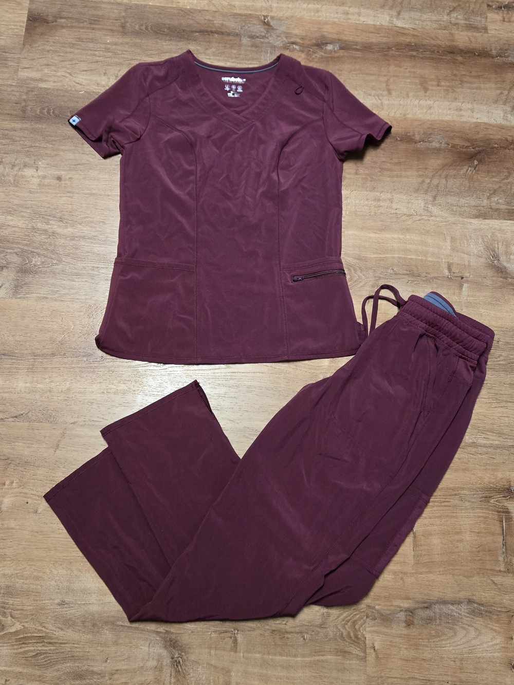 Scrubstar Women's V-Neck Scrub Set in Wine Extra Small